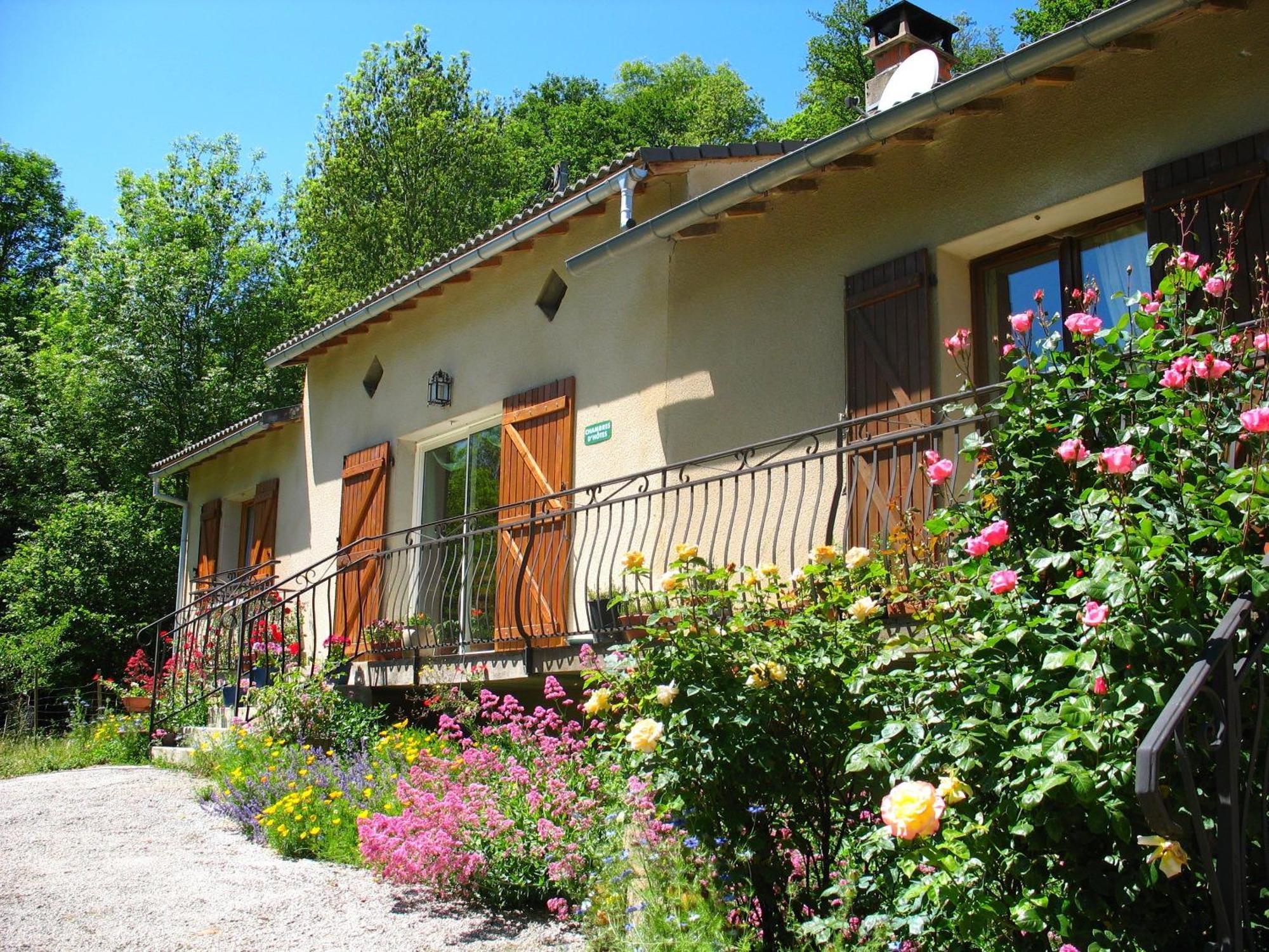 Bed and Breakfast Le Moulin Du Barthas Montredon-Labessonnie Экстерьер фото